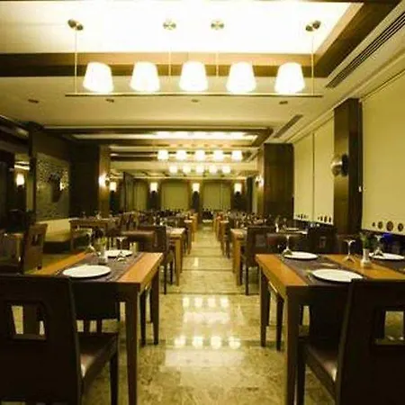 ساتورن بالاس 5*